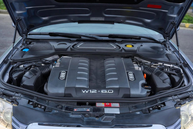 Audi A8 W12 -2