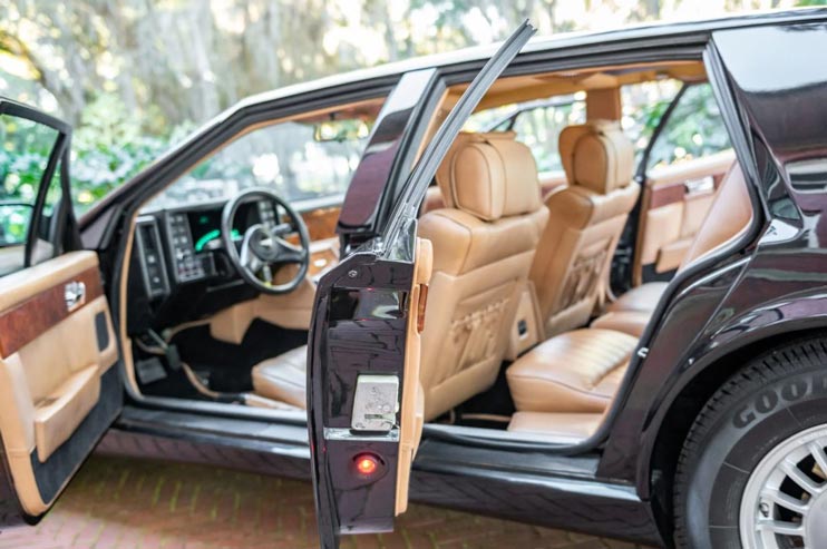 Aston Martin Lagonda 5